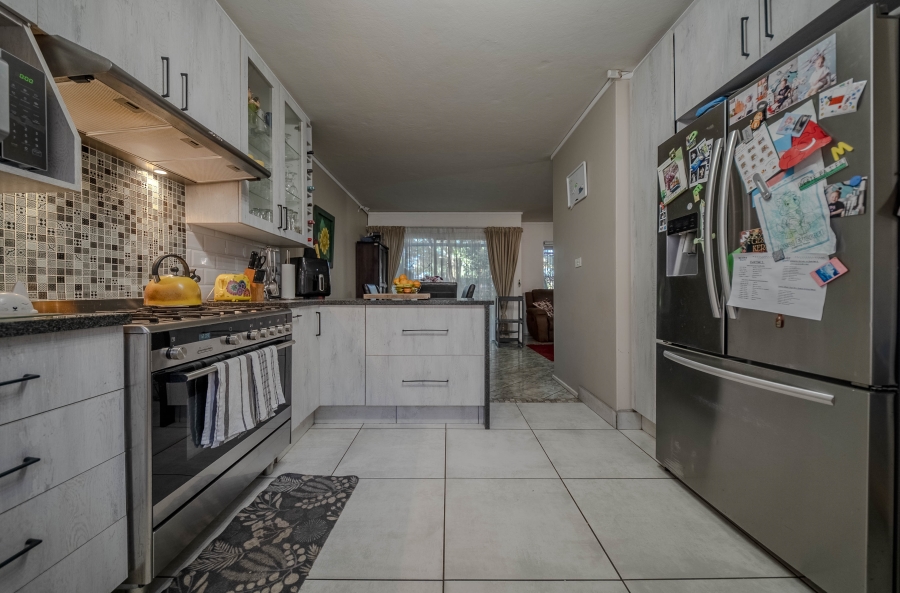 3 Bedroom Property for Sale in Garsfontein Gauteng
