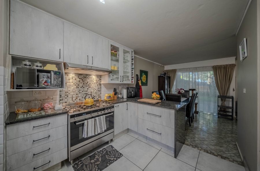3 Bedroom Property for Sale in Garsfontein Gauteng