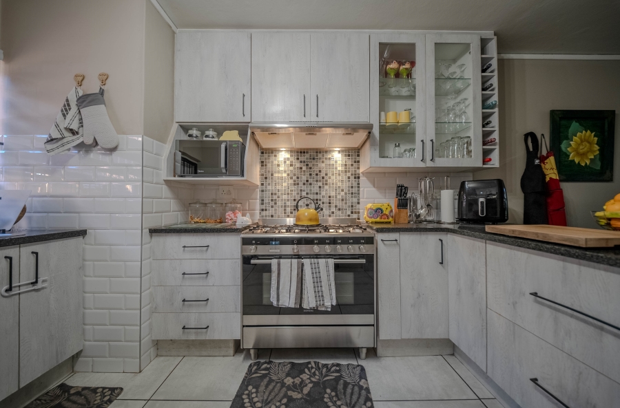 3 Bedroom Property for Sale in Garsfontein Gauteng