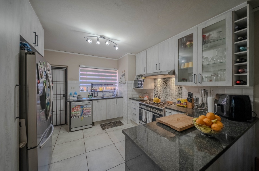 3 Bedroom Property for Sale in Garsfontein Gauteng
