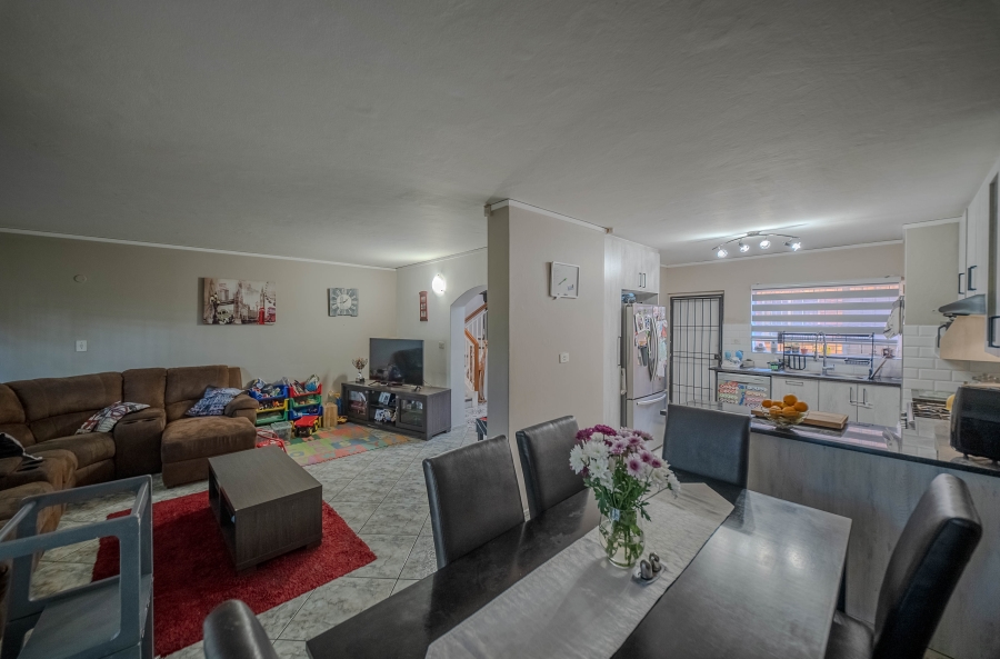 3 Bedroom Property for Sale in Garsfontein Gauteng
