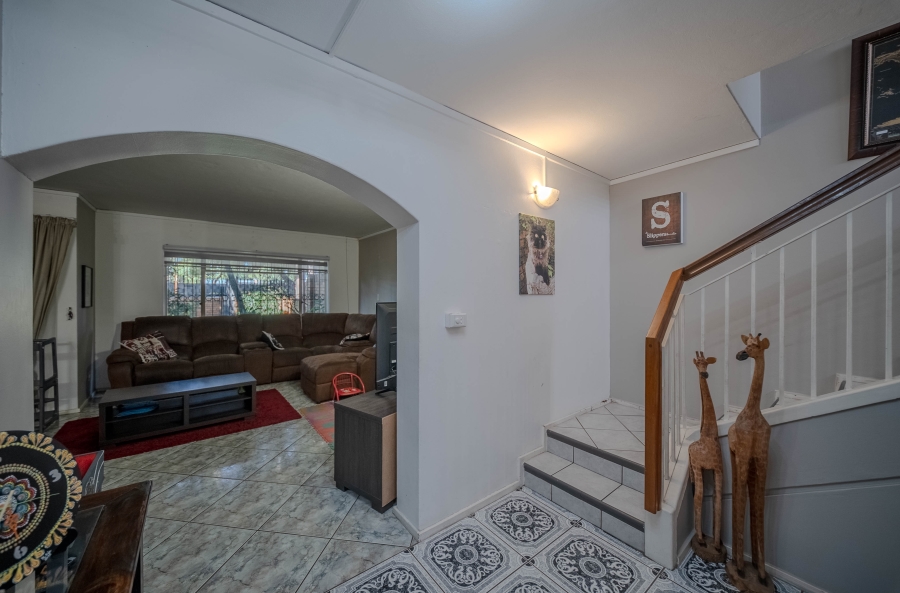 3 Bedroom Property for Sale in Garsfontein Gauteng
