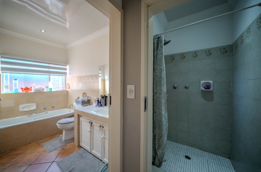 3 Bedroom Property for Sale in Garsfontein Gauteng