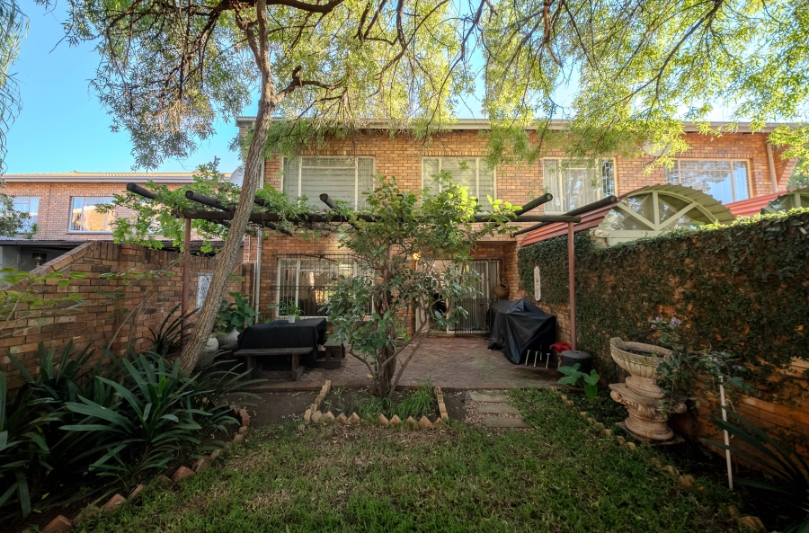 3 Bedroom Property for Sale in Garsfontein Gauteng