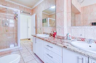3 Bedroom Property for Sale in Glenvista Gauteng