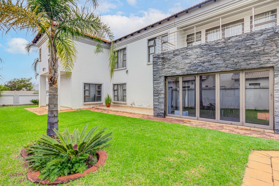 4 Bedroom Property for Sale in Heuwelsig Estate Gauteng