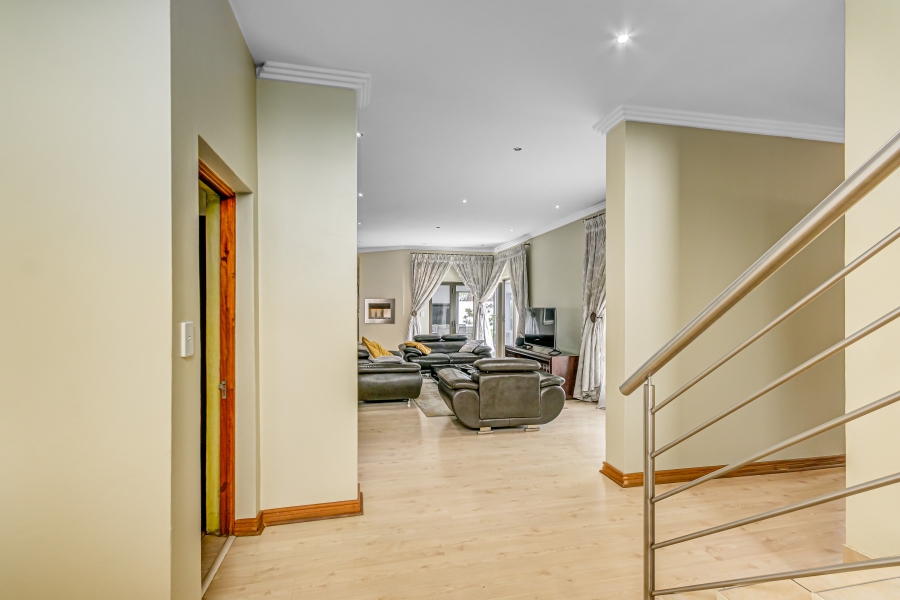 4 Bedroom Property for Sale in Heuwelsig Estate Gauteng