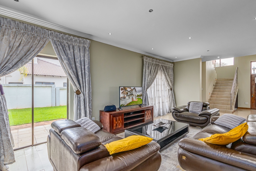 4 Bedroom Property for Sale in Heuwelsig Estate Gauteng