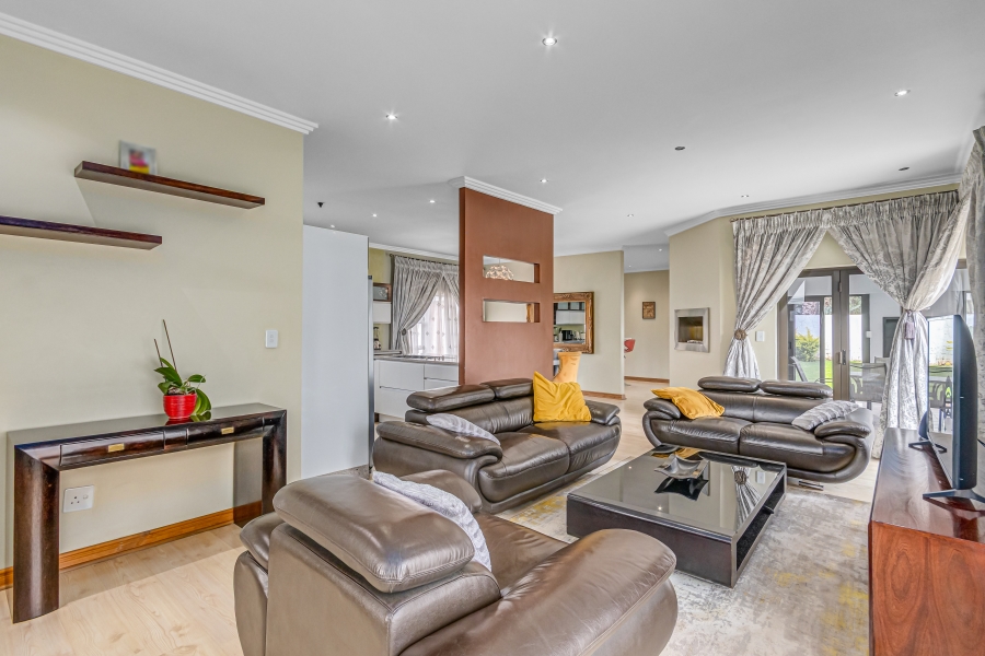 4 Bedroom Property for Sale in Heuwelsig Estate Gauteng