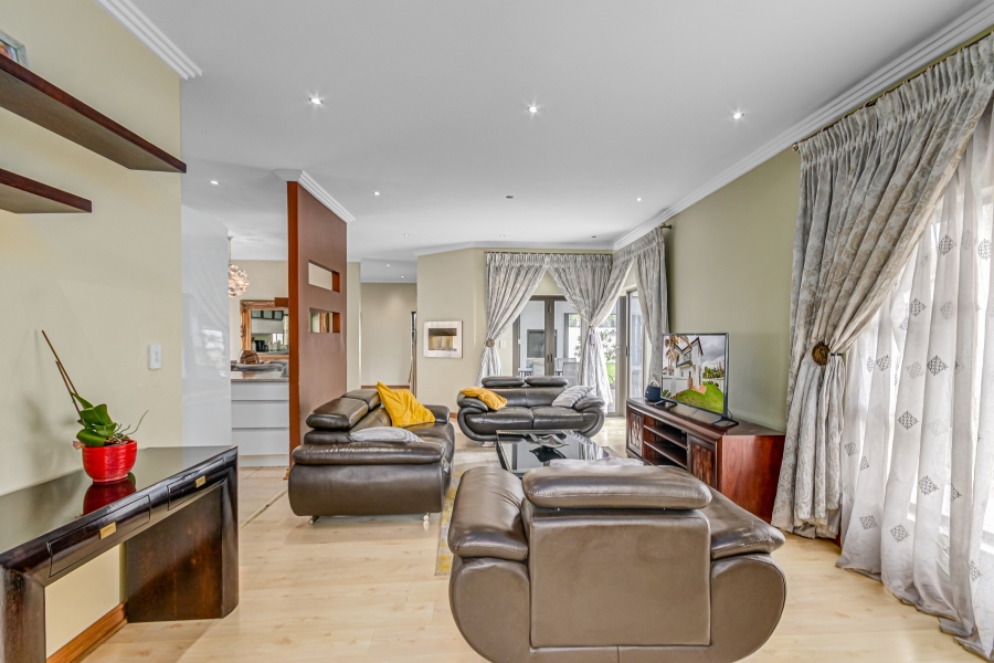 4 Bedroom Property for Sale in Heuwelsig Estate Gauteng