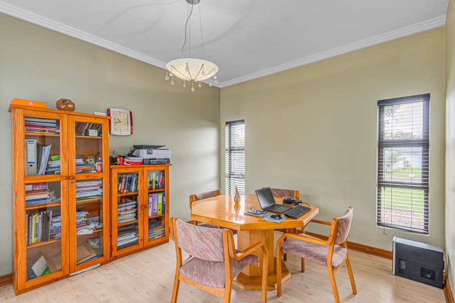 4 Bedroom Property for Sale in Heuwelsig Estate Gauteng