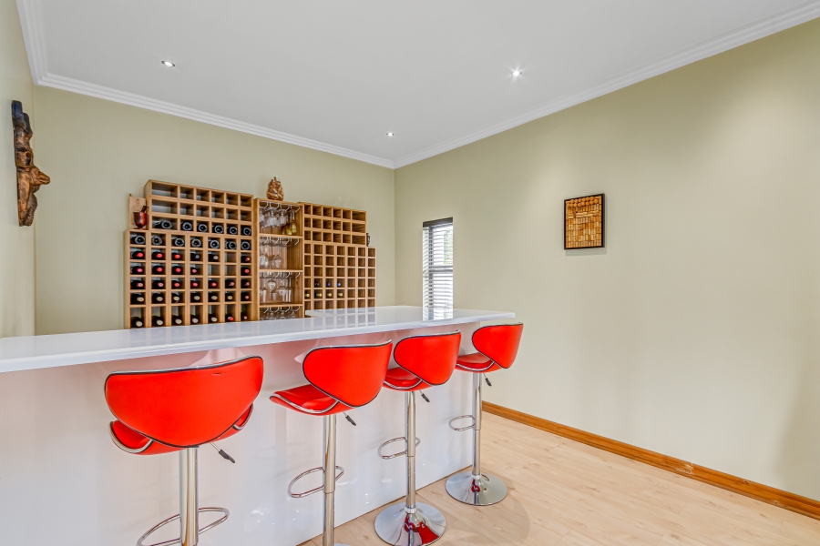 4 Bedroom Property for Sale in Heuwelsig Estate Gauteng