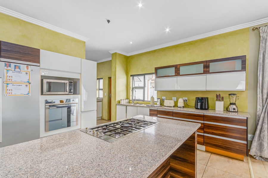 4 Bedroom Property for Sale in Heuwelsig Estate Gauteng