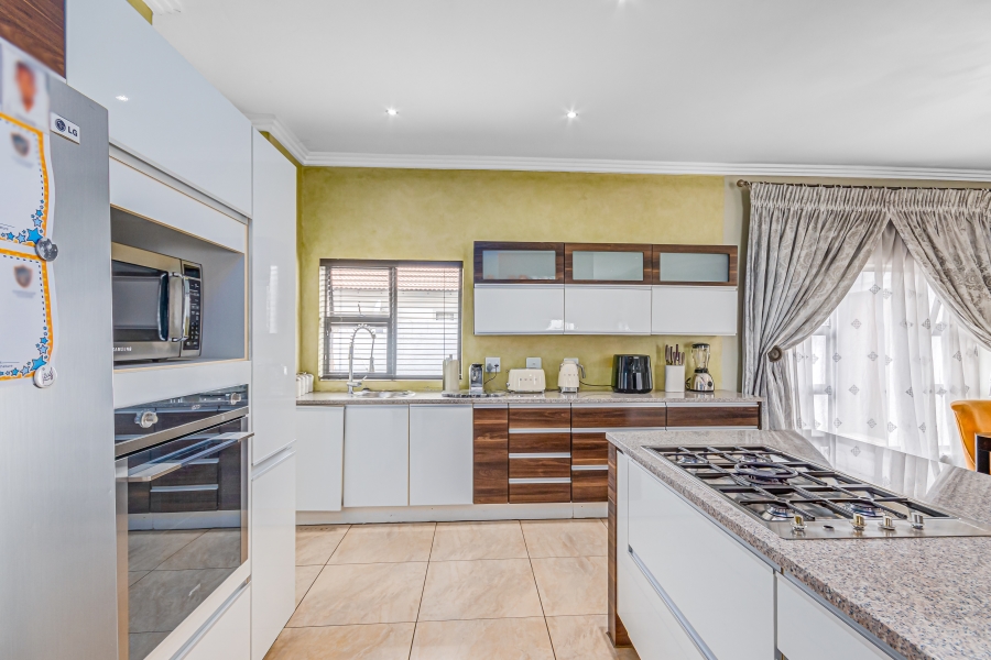 4 Bedroom Property for Sale in Heuwelsig Estate Gauteng