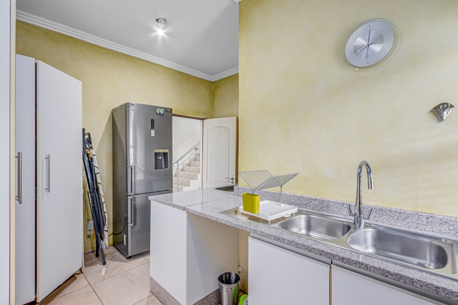4 Bedroom Property for Sale in Heuwelsig Estate Gauteng