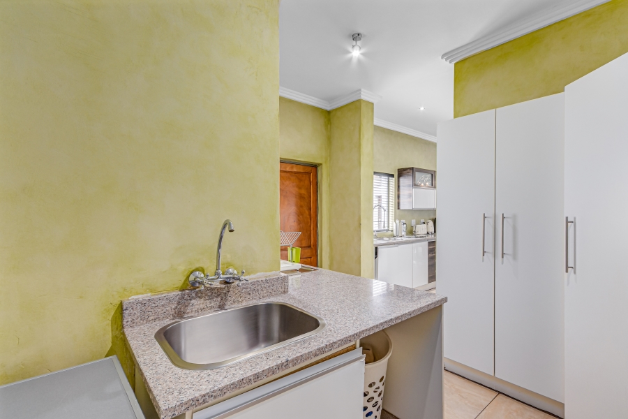 4 Bedroom Property for Sale in Heuwelsig Estate Gauteng