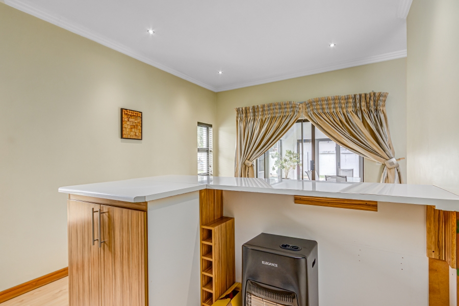 4 Bedroom Property for Sale in Heuwelsig Estate Gauteng