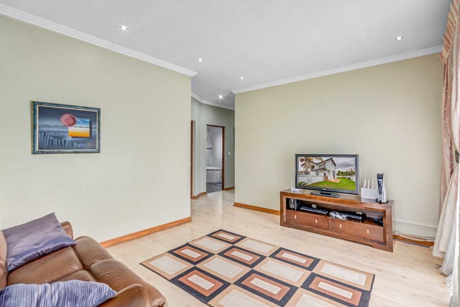 4 Bedroom Property for Sale in Heuwelsig Estate Gauteng
