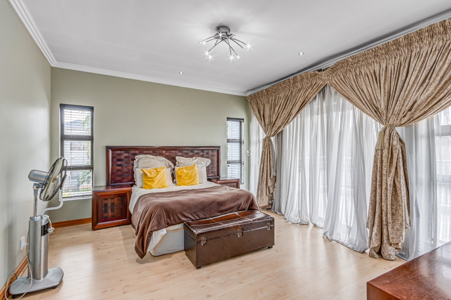 4 Bedroom Property for Sale in Heuwelsig Estate Gauteng