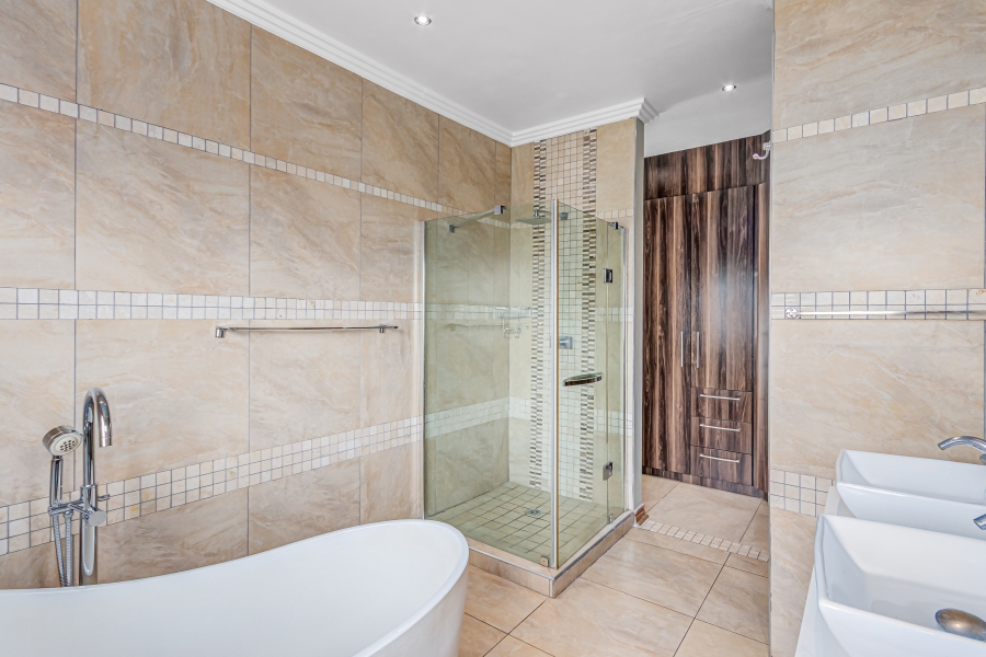 4 Bedroom Property for Sale in Heuwelsig Estate Gauteng