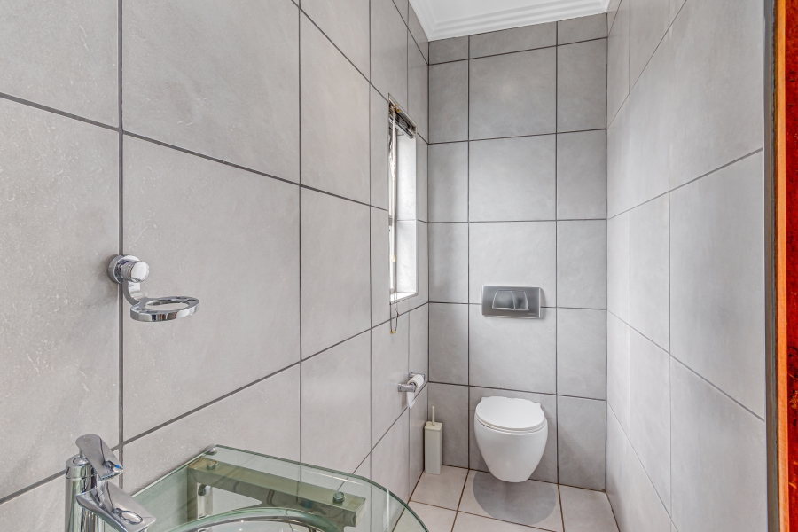 4 Bedroom Property for Sale in Heuwelsig Estate Gauteng