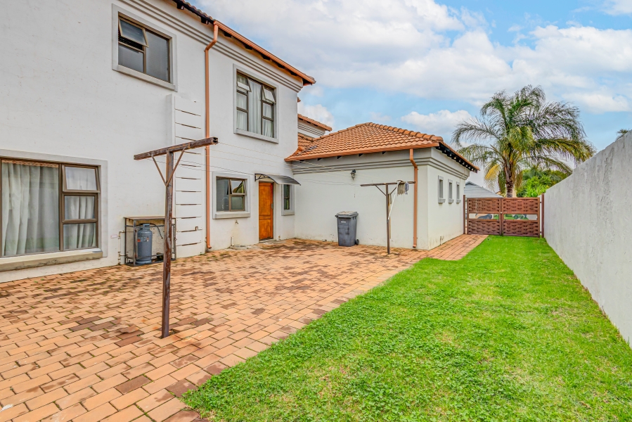 4 Bedroom Property for Sale in Heuwelsig Estate Gauteng