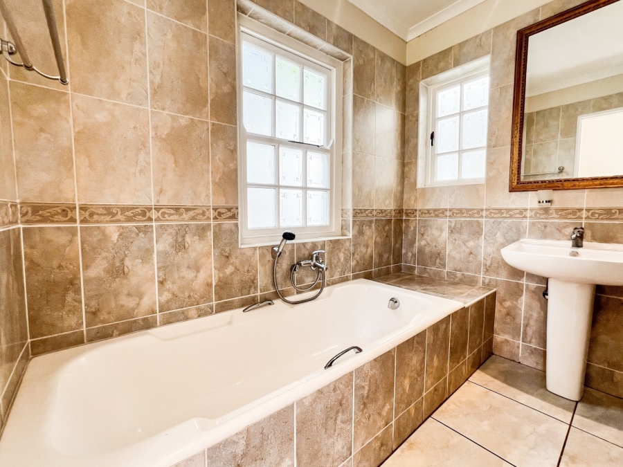 To Let 4 Bedroom Property for Rent in Dainfern Golf Estate Gauteng