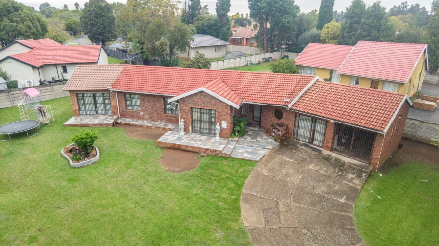 4 Bedroom Property for Sale in Albertsdal Gauteng