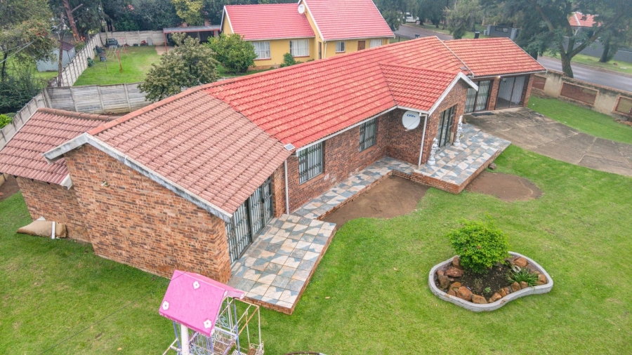 4 Bedroom Property for Sale in Albertsdal Gauteng