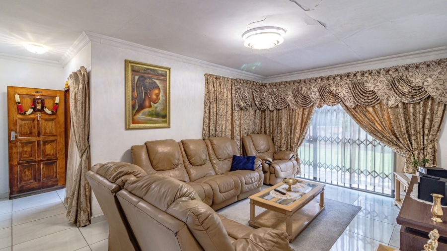 4 Bedroom Property for Sale in Albertsdal Gauteng