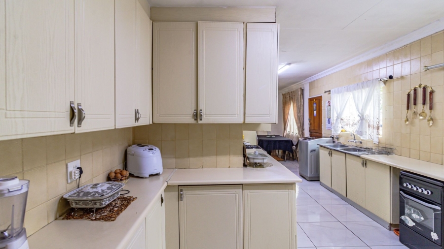 4 Bedroom Property for Sale in Albertsdal Gauteng