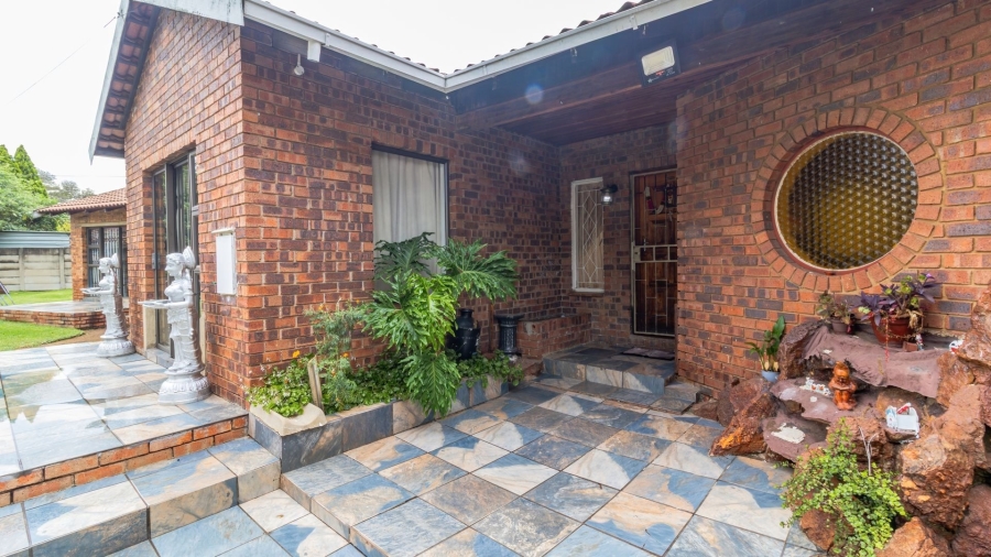 4 Bedroom Property for Sale in Albertsdal Gauteng