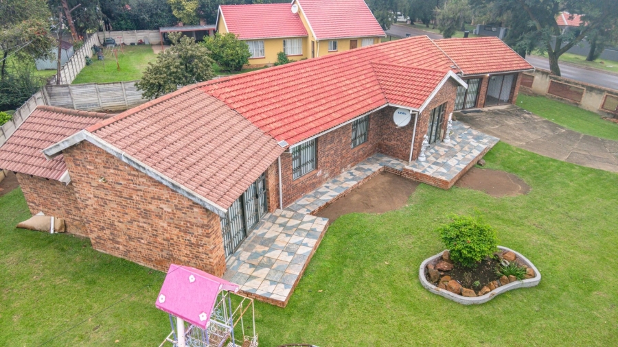 4 Bedroom Property for Sale in Albertsdal Gauteng