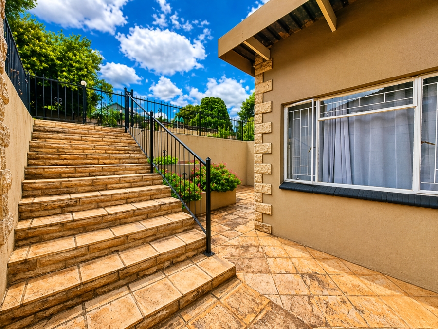 4 Bedroom Property for Sale in Waterkloof Ridge Gauteng