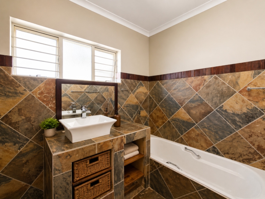 4 Bedroom Property for Sale in Waterkloof Ridge Gauteng