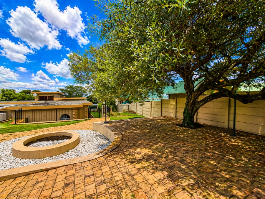 4 Bedroom Property for Sale in Waterkloof Ridge Gauteng