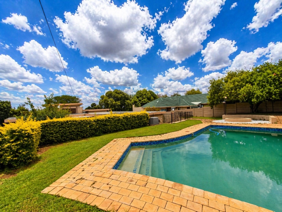 4 Bedroom Property for Sale in Waterkloof Ridge Gauteng
