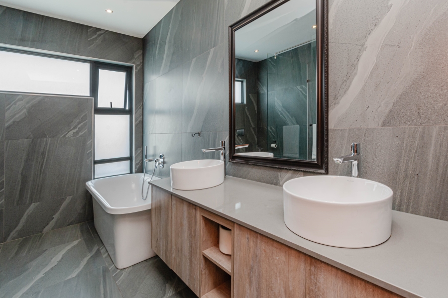 4 Bedroom Property for Sale in Cedar Creek Gauteng