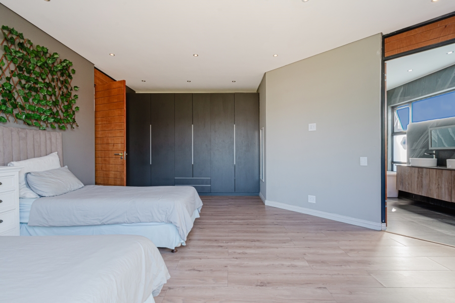 4 Bedroom Property for Sale in Cedar Creek Gauteng