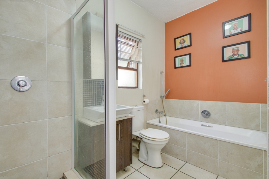 1 Bedroom Property for Sale in Fourways Gauteng