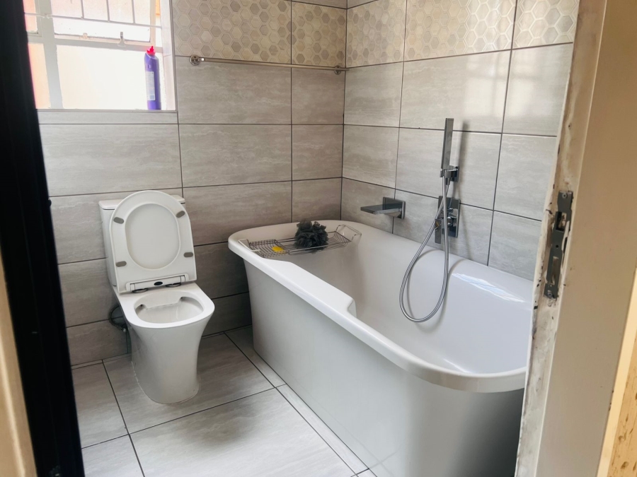 2 Bedroom Property for Sale in Ormonde View Gauteng