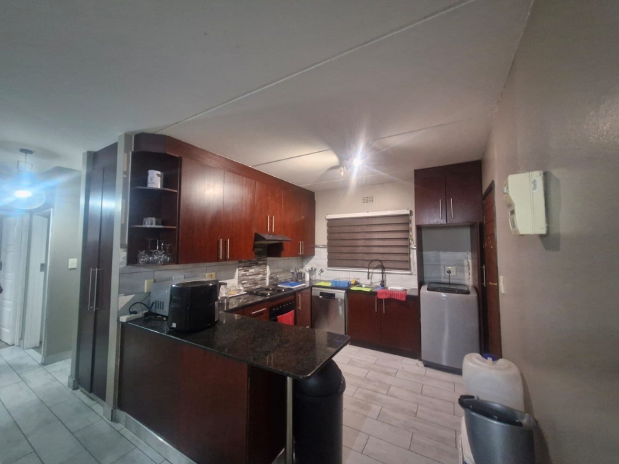 To Let 3 Bedroom Property for Rent in Sonneveld Gauteng