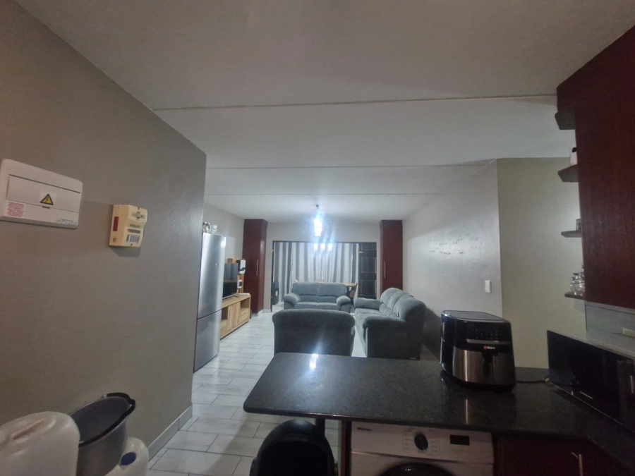 To Let 3 Bedroom Property for Rent in Sonneveld Gauteng