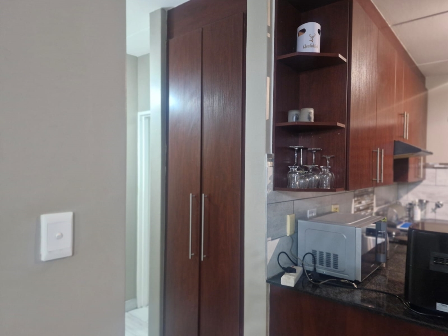 To Let 3 Bedroom Property for Rent in Sonneveld Gauteng