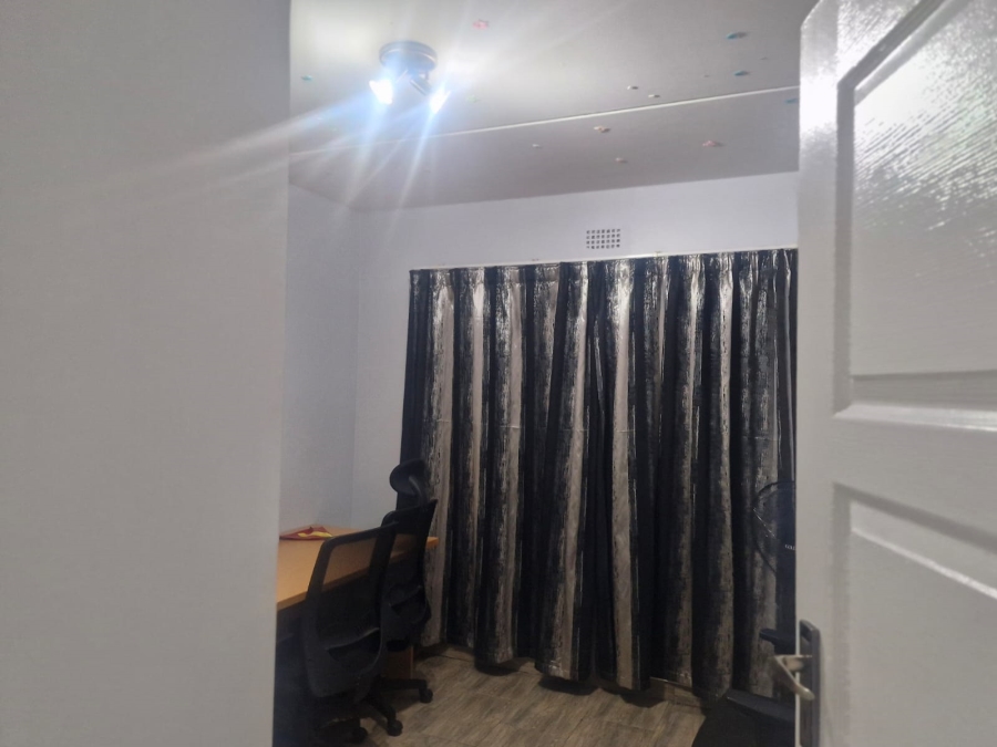 To Let 3 Bedroom Property for Rent in Sonneveld Gauteng