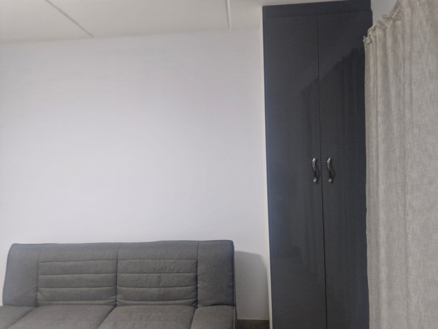 To Let 3 Bedroom Property for Rent in Sonneveld Gauteng