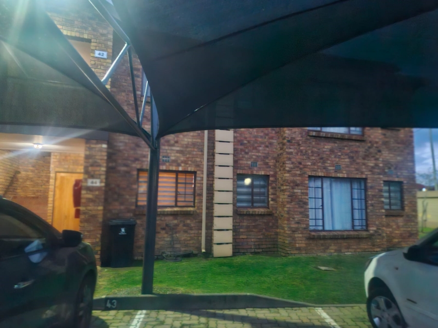 To Let 3 Bedroom Property for Rent in Sonneveld Gauteng