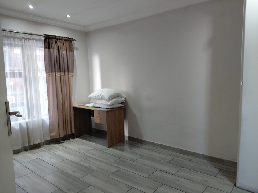 5 Bedroom Property for Sale in Actonville Gauteng