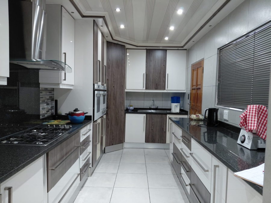 5 Bedroom Property for Sale in Actonville Gauteng