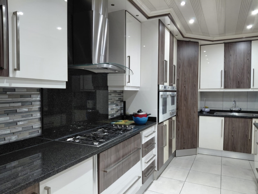 5 Bedroom Property for Sale in Actonville Gauteng